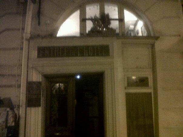 If you’re thinking of a police story / Si vous pensez à une histoire policière 2